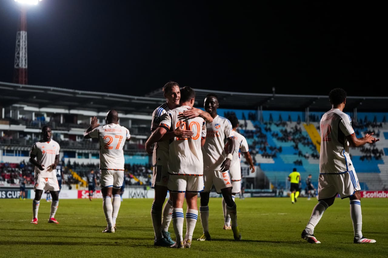 TEGUCIGALPA, HONDURAS - FEBRUARY 19: FC Cincinnati during a Concacaf Champions Cup match against FC Motagua on February 19, 2025 at Estadio Nacional in Tegucigalpa, Honduras.